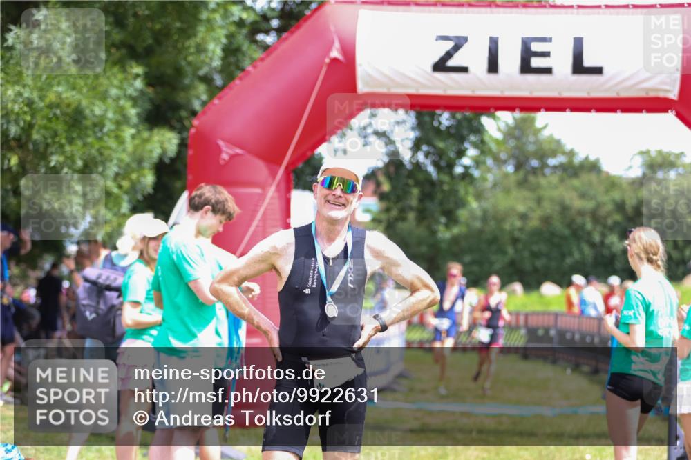 21.06.2026 - 29. Vierlanden-Triathlon Andreas Tolksdorf http://msf.ph/oto/9922631 21.06.2026 13:59:21 Ziel 260, 847, 890, 1058 meine-sportfotos.de