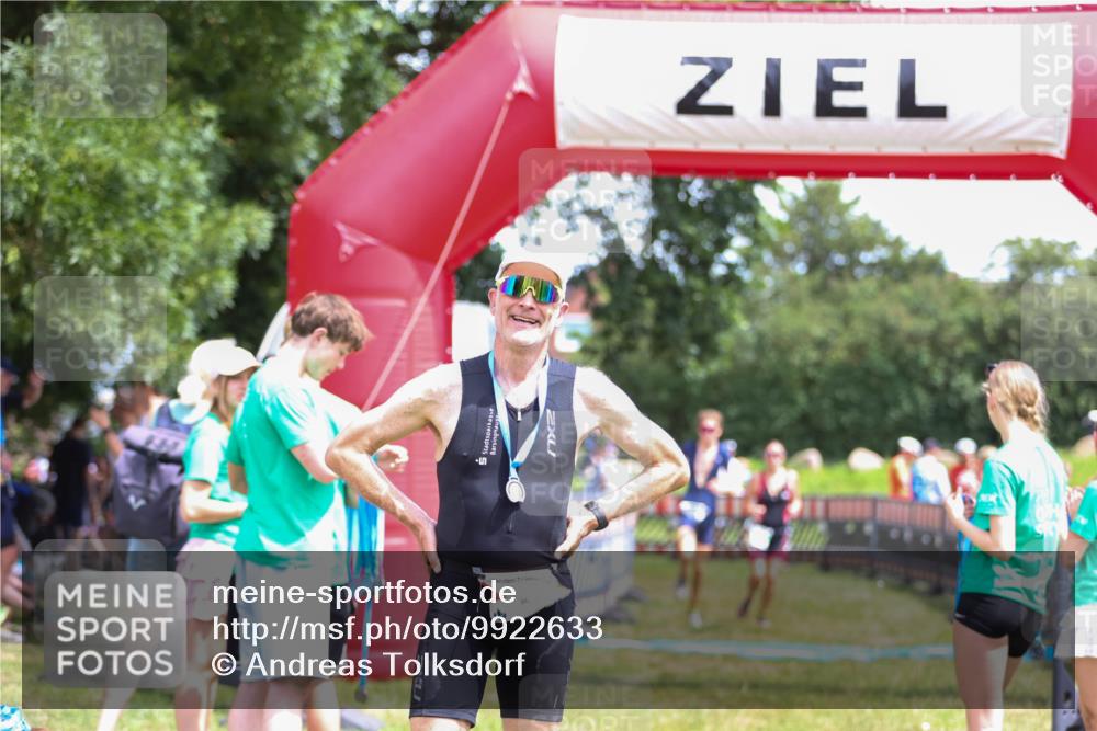 21.06.2026 - 29. Vierlanden-Triathlon Andreas Tolksdorf http://msf.ph/oto/9922633 21.06.2026 13:59:21 Ziel 260, 847, 890, 1058 meine-sportfotos.de