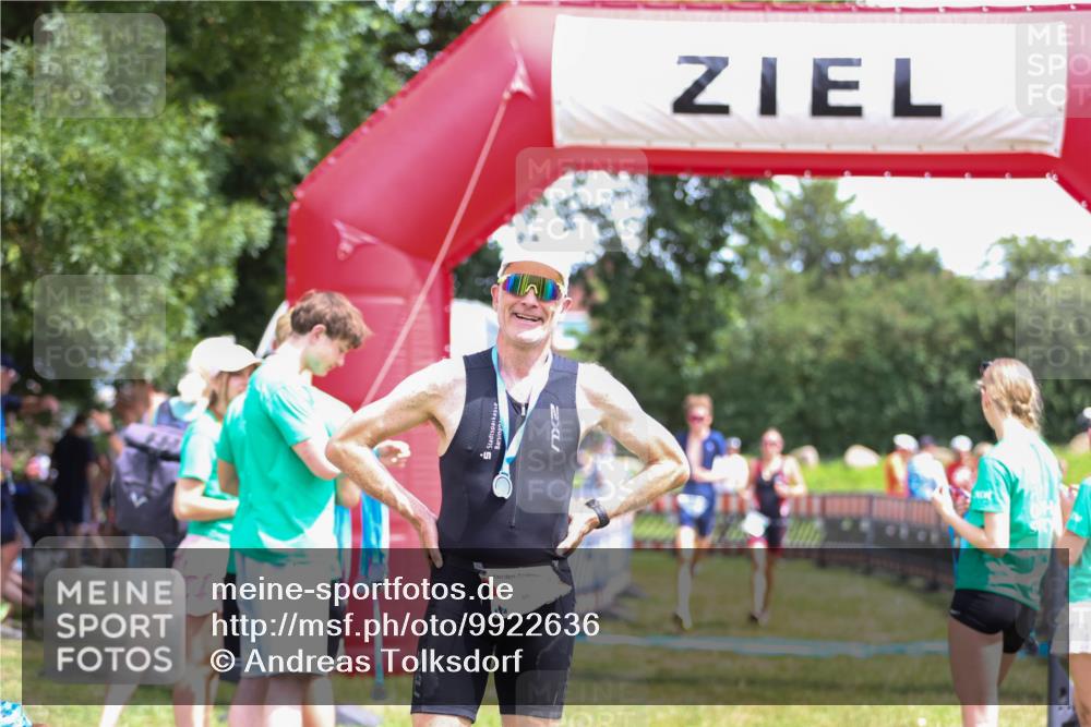 21.06.2026 - 29. Vierlanden-Triathlon Andreas Tolksdorf http://msf.ph/oto/9922636 21.06.2026 13:59:22 Ziel 260, 847, 890, 1058 meine-sportfotos.de