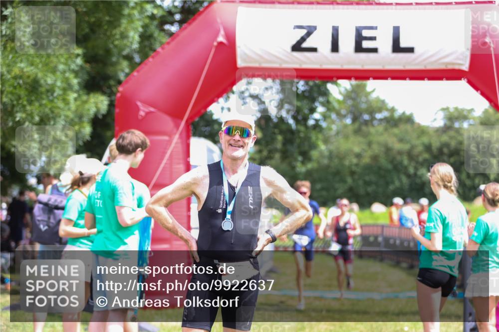 21.06.2026 - 29. Vierlanden-Triathlon Andreas Tolksdorf http://msf.ph/oto/9922637 21.06.2026 13:59:22 Ziel 260, 847, 890, 1058 meine-sportfotos.de