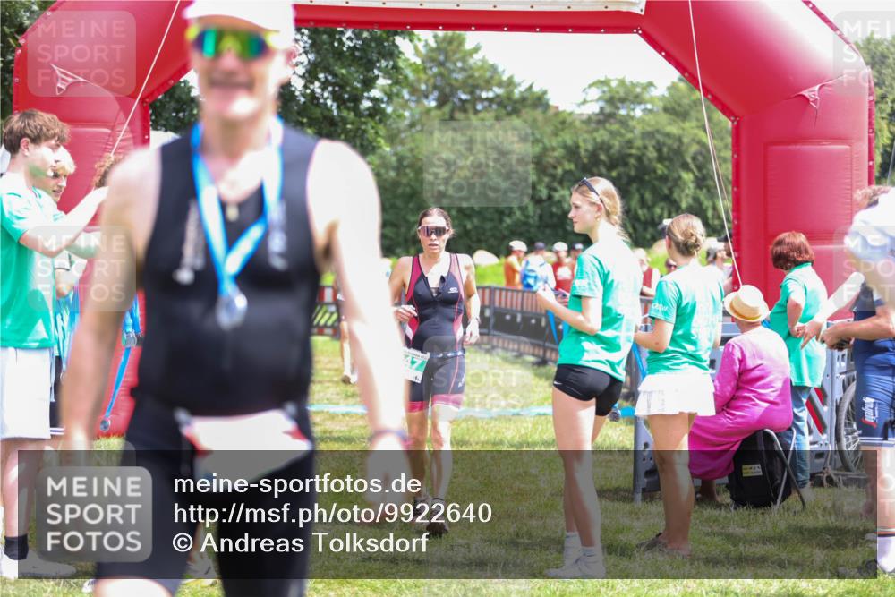 21.06.2026 - 29. Vierlanden-Triathlon Andreas Tolksdorf http://msf.ph/oto/9922640 21.06.2026 13:59:26 Ziel 260, 847, 890, 1058 meine-sportfotos.de