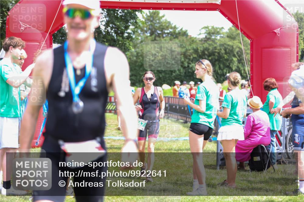 21.06.2026 - 29. Vierlanden-Triathlon Andreas Tolksdorf http://msf.ph/oto/9922641 21.06.2026 13:59:26 Ziel 260, 847, 890, 1058 meine-sportfotos.de