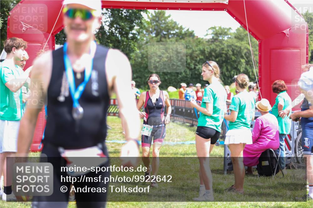 21.06.2026 - 29. Vierlanden-Triathlon Andreas Tolksdorf http://msf.ph/oto/9922642 21.06.2026 13:59:26 Ziel 260, 847, 890, 1058 meine-sportfotos.de