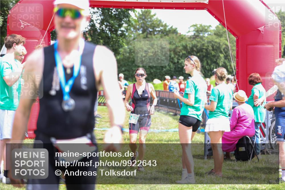 21.06.2026 - 29. Vierlanden-Triathlon Andreas Tolksdorf http://msf.ph/oto/9922643 21.06.2026 13:59:26 Ziel 260, 847, 890, 1058 meine-sportfotos.de