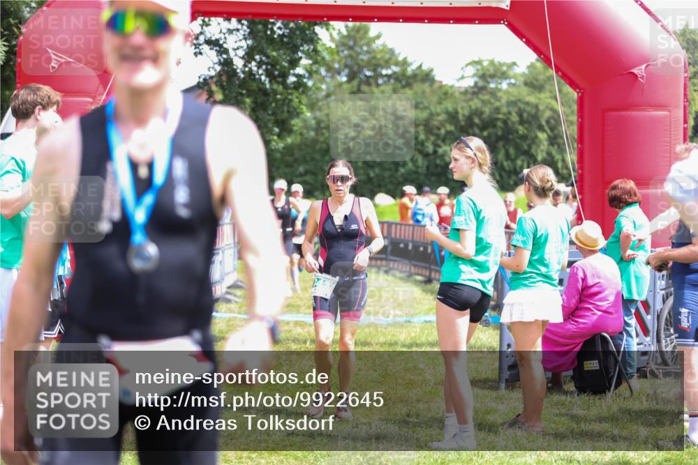 21.06.2026 - 29. Vierlanden-Triathlon Andreas Tolksdorf http://msf.ph/oto/9922645 21.06.2026 13:59:26 Ziel 260, 847, 890, 1058 meine-sportfotos.de