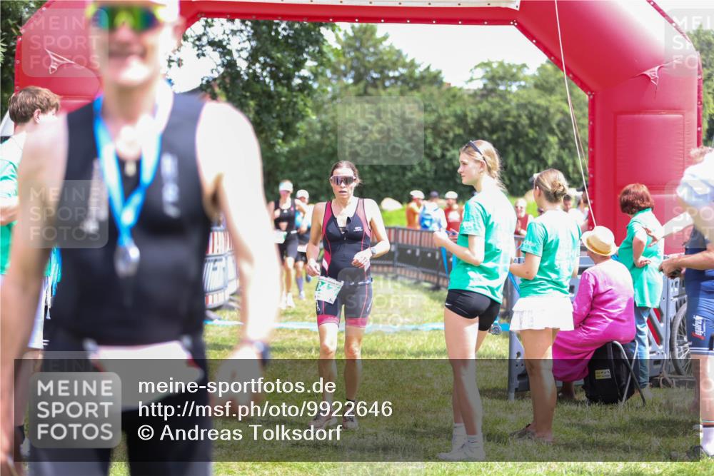 21.06.2026 - 29. Vierlanden-Triathlon Andreas Tolksdorf http://msf.ph/oto/9922646 21.06.2026 13:59:26 Ziel 260, 847, 890, 1058 meine-sportfotos.de