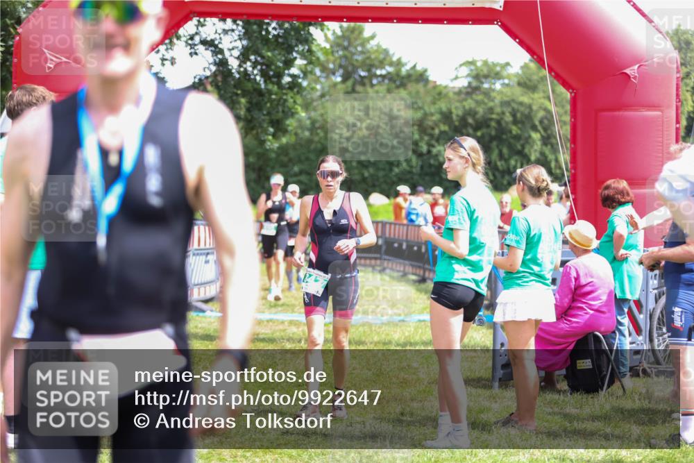 21.06.2026 - 29. Vierlanden-Triathlon Andreas Tolksdorf http://msf.ph/oto/9922647 21.06.2026 13:59:26 Ziel 260, 847, 890, 1058 meine-sportfotos.de