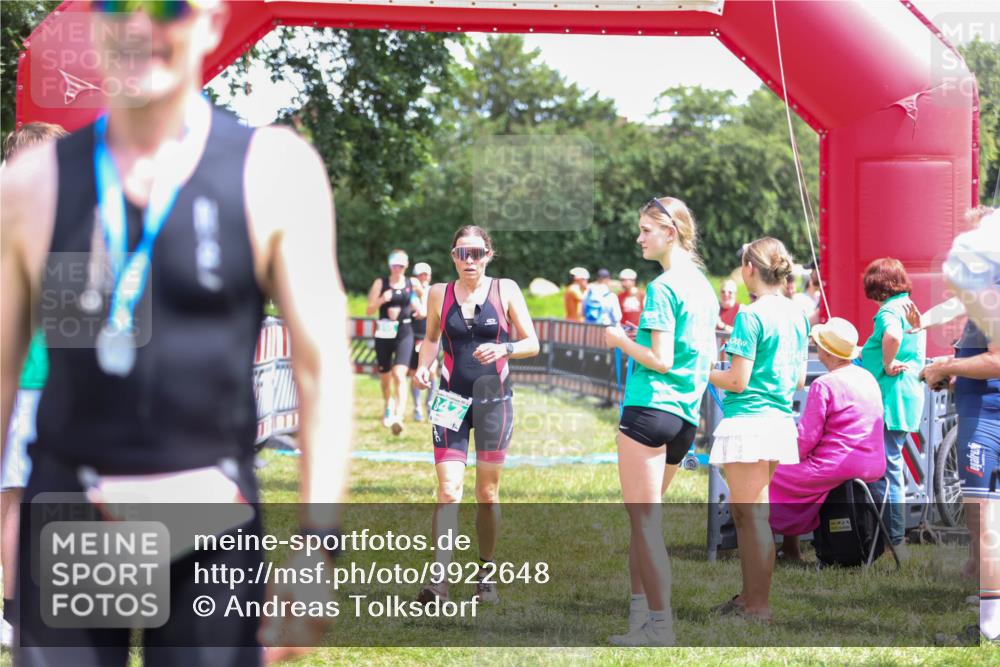 21.06.2026 - 29. Vierlanden-Triathlon Andreas Tolksdorf http://msf.ph/oto/9922648 21.06.2026 13:59:26 Ziel 260, 847, 890, 1058 meine-sportfotos.de