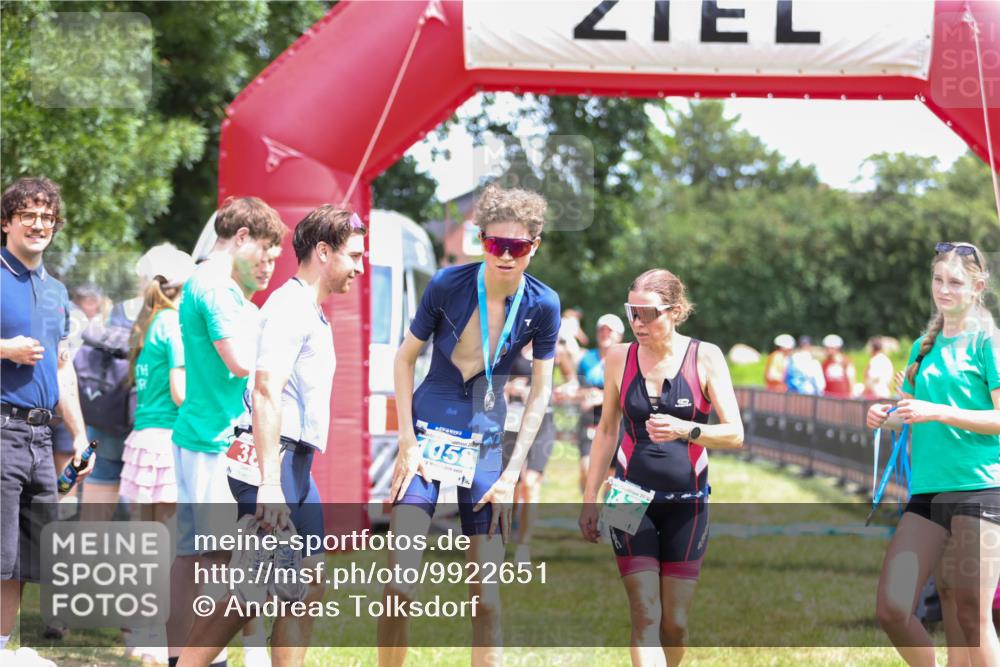 21.06.2026 - 29. Vierlanden-Triathlon Andreas Tolksdorf http://msf.ph/oto/9922651 21.06.2026 13:59:28 Ziel 260, 266, 890 meine-sportfotos.de