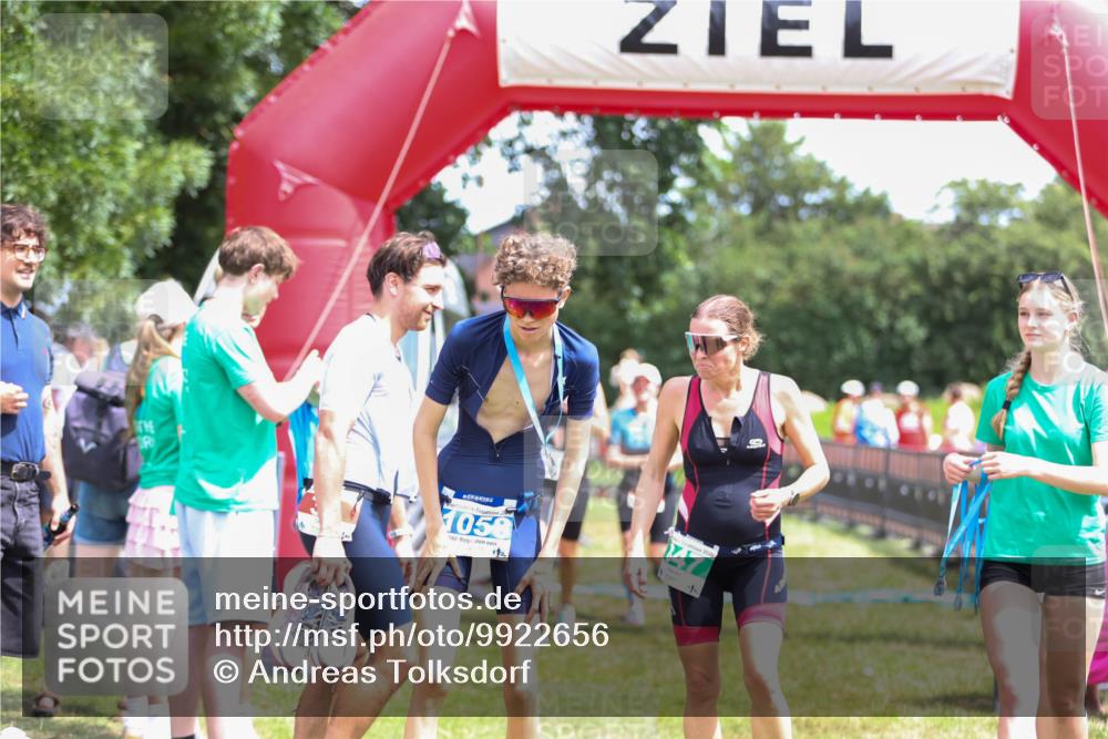 21.06.2026 - 29. Vierlanden-Triathlon Andreas Tolksdorf http://msf.ph/oto/9922656 21.06.2026 13:59:29 Ziel 260, 266, 638, 890 meine-sportfotos.de