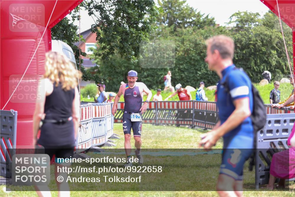 21.06.2026 - 29. Vierlanden-Triathlon Andreas Tolksdorf http://msf.ph/oto/9922658 21.06.2026 14:00:05 Ziel 832, 1079 meine-sportfotos.de
