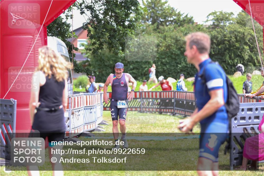 21.06.2026 - 29. Vierlanden-Triathlon Andreas Tolksdorf http://msf.ph/oto/9922659 21.06.2026 14:00:05 Ziel 832, 1079 meine-sportfotos.de