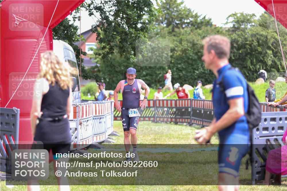 21.06.2026 - 29. Vierlanden-Triathlon Andreas Tolksdorf http://msf.ph/oto/9922660 21.06.2026 14:00:05 Ziel 832, 1079 meine-sportfotos.de