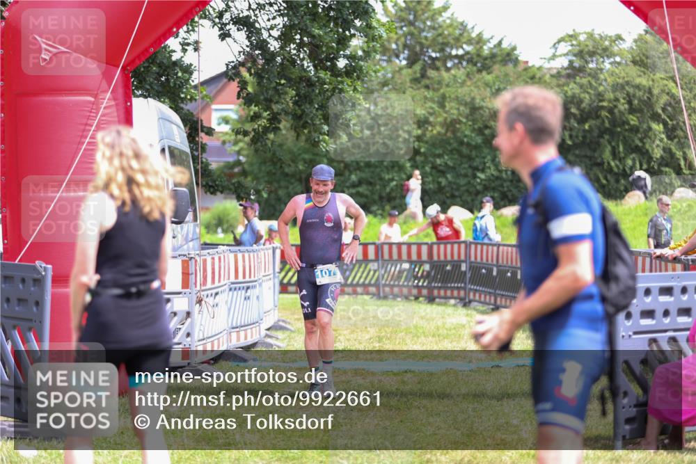 21.06.2026 - 29. Vierlanden-Triathlon Andreas Tolksdorf http://msf.ph/oto/9922661 21.06.2026 14:00:05 Ziel 832, 1079 meine-sportfotos.de