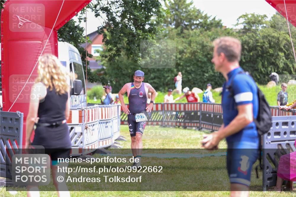 21.06.2026 - 29. Vierlanden-Triathlon Andreas Tolksdorf http://msf.ph/oto/9922662 21.06.2026 14:00:05 Ziel 832, 1079 meine-sportfotos.de
