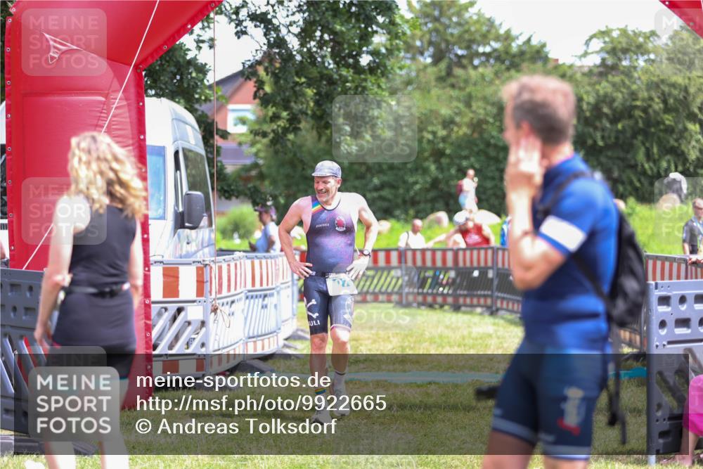 21.06.2026 - 29. Vierlanden-Triathlon Andreas Tolksdorf http://msf.ph/oto/9922665 21.06.2026 14:00:06 Ziel 223, 832, 1079 meine-sportfotos.de