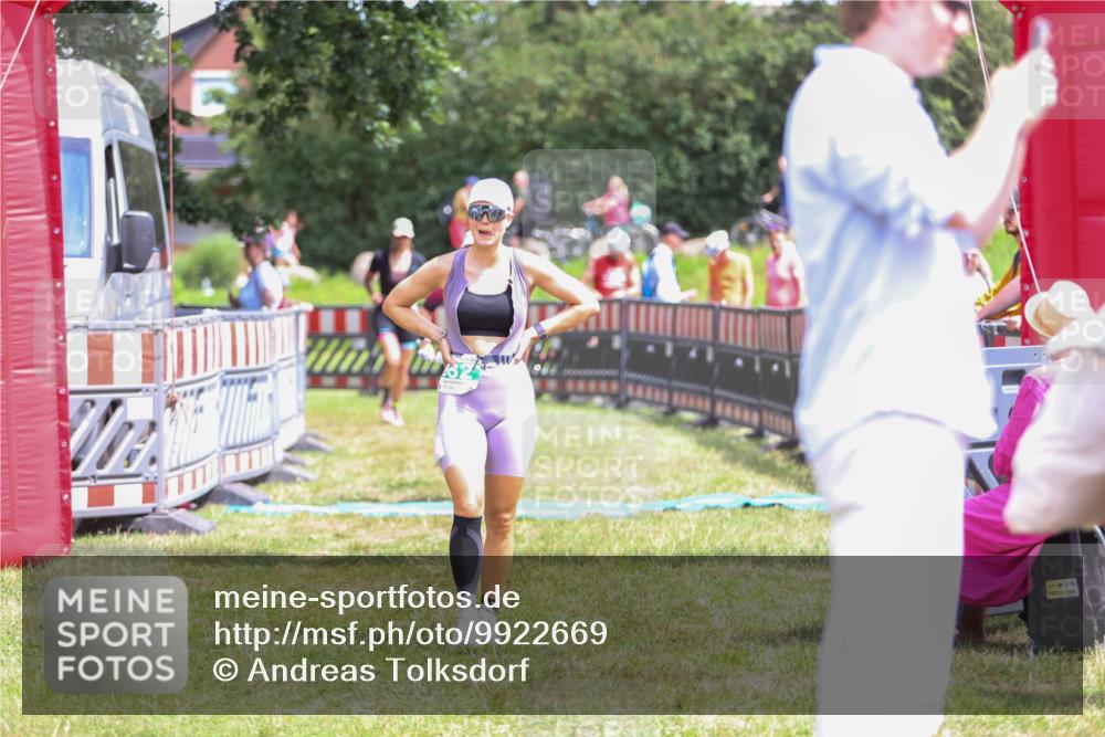 21.06.2026 - 29. Vierlanden-Triathlon Andreas Tolksdorf http://msf.ph/oto/9922669 21.06.2026 14:00:17 Ziel 223, 832, 883, 1091 meine-sportfotos.de