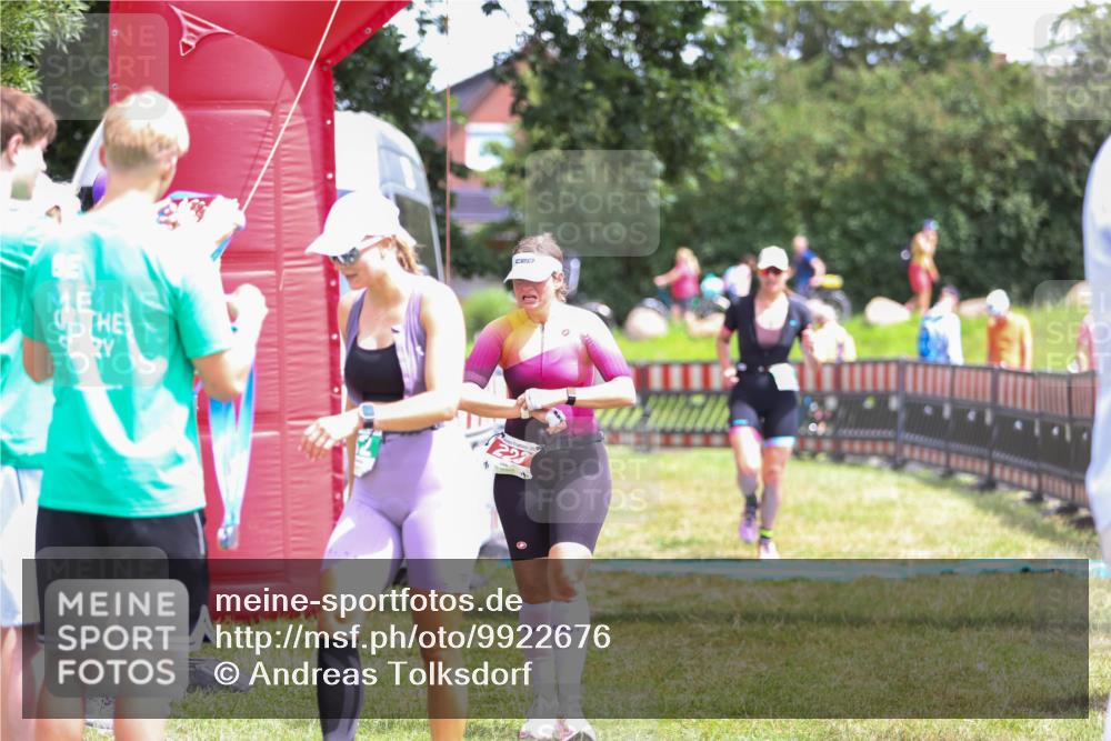 21.06.2026 - 29. Vierlanden-Triathlon Andreas Tolksdorf http://msf.ph/oto/9922676 21.06.2026 14:00:20 Ziel 223, 883, 1091 meine-sportfotos.de