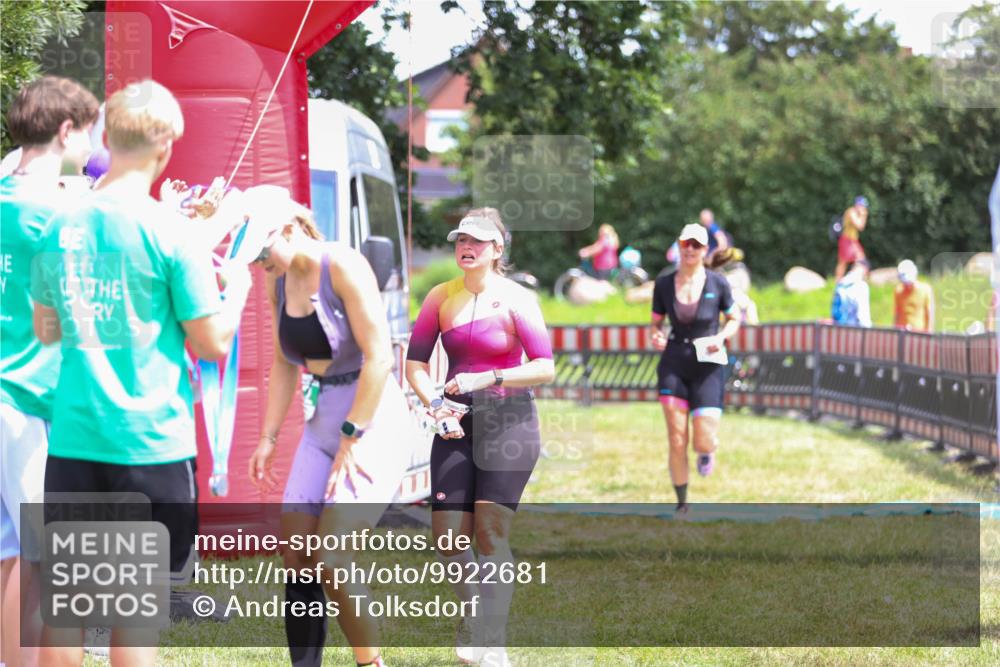 21.06.2026 - 29. Vierlanden-Triathlon Andreas Tolksdorf http://msf.ph/oto/9922681 21.06.2026 14:00:21 Ziel 223, 883, 1091 meine-sportfotos.de