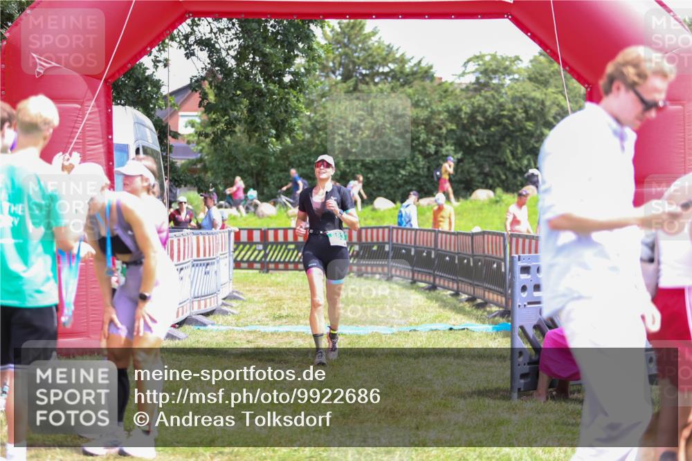 21.06.2026 - 29. Vierlanden-Triathlon Andreas Tolksdorf http://msf.ph/oto/9922686 21.06.2026 14:00:22 Ziel 223, 883, 1091 meine-sportfotos.de