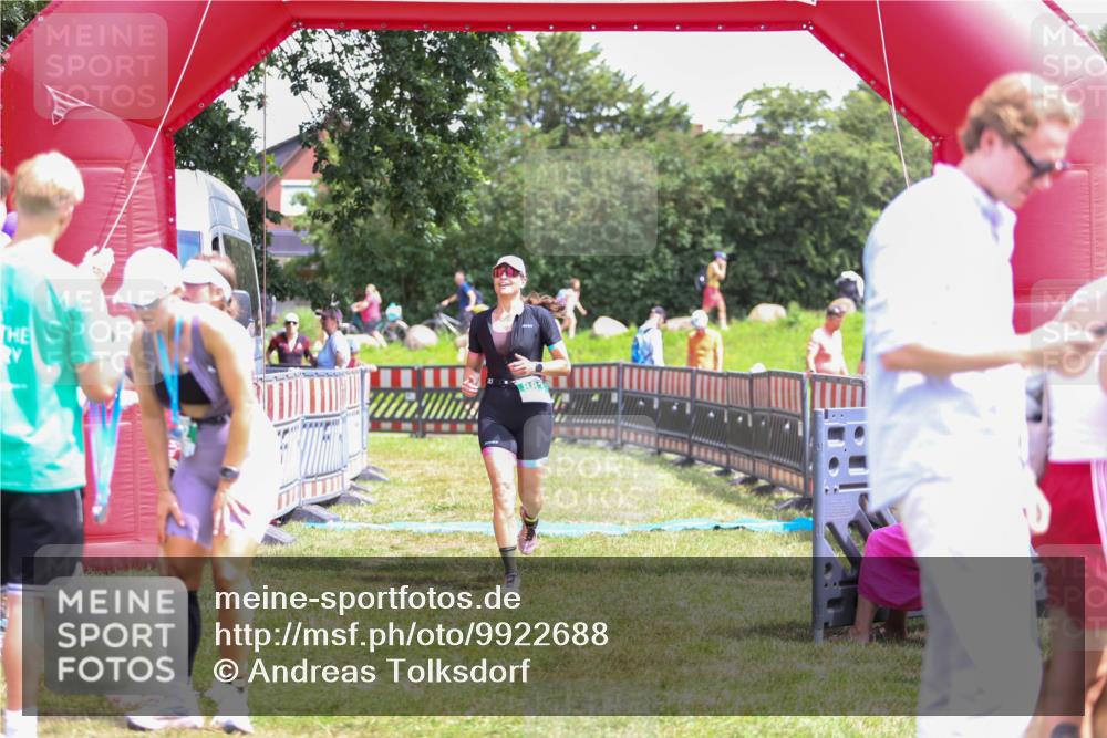 21.06.2026 - 29. Vierlanden-Triathlon Andreas Tolksdorf http://msf.ph/oto/9922688 21.06.2026 14:00:22 Ziel 223, 883, 1091 meine-sportfotos.de