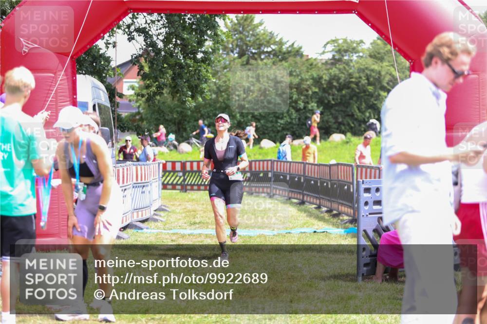 21.06.2026 - 29. Vierlanden-Triathlon Andreas Tolksdorf http://msf.ph/oto/9922689 21.06.2026 14:00:22 Ziel 223, 883, 1091 meine-sportfotos.de