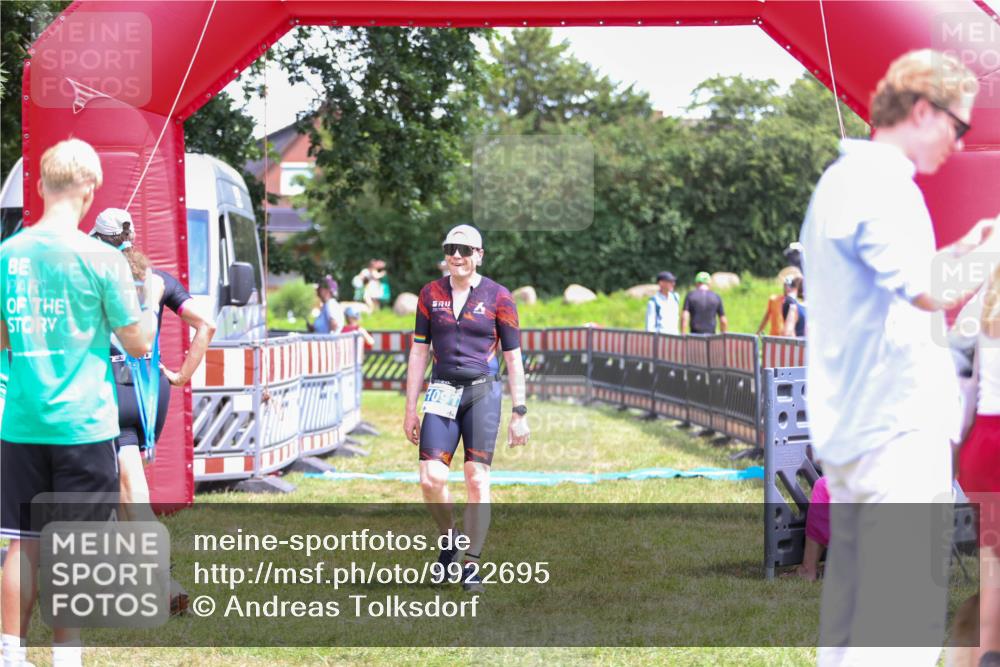 21.06.2026 - 29. Vierlanden-Triathlon Andreas Tolksdorf http://msf.ph/oto/9922695 21.06.2026 14:00:30 Ziel 1091 meine-sportfotos.de