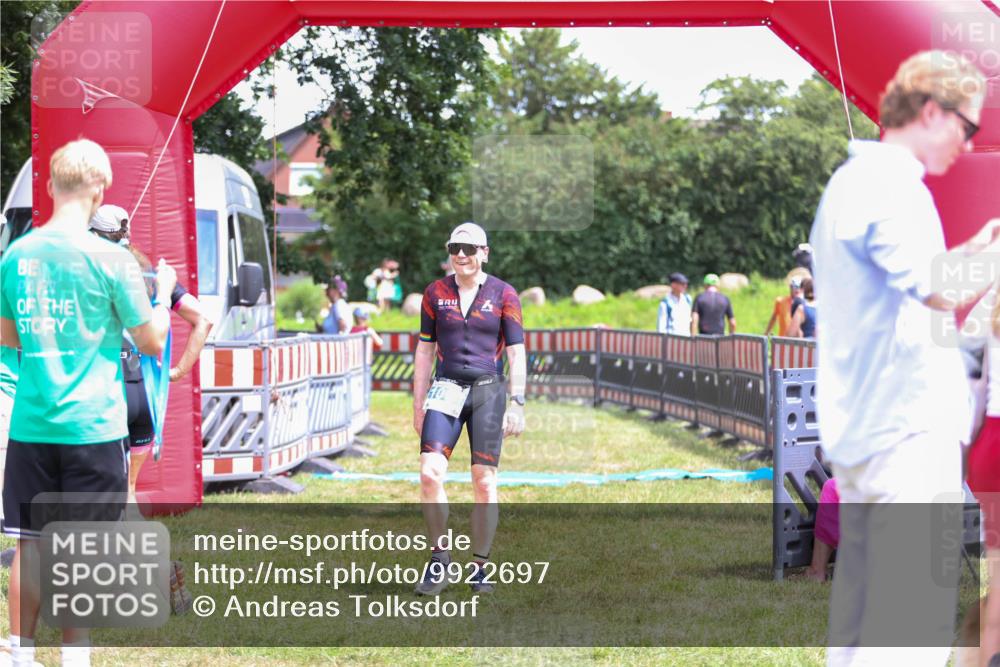 21.06.2026 - 29. Vierlanden-Triathlon Andreas Tolksdorf http://msf.ph/oto/9922697 21.06.2026 14:00:30 Ziel 1091 meine-sportfotos.de