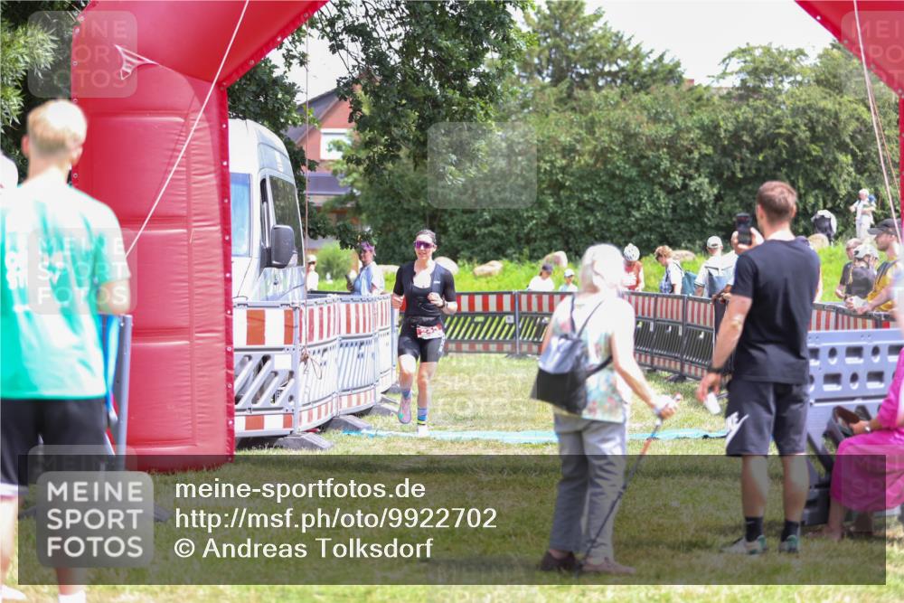 21.06.2026 - 29. Vierlanden-Triathlon Andreas Tolksdorf http://msf.ph/oto/9922702 21.06.2026 14:01:08 Ziel 245 meine-sportfotos.de