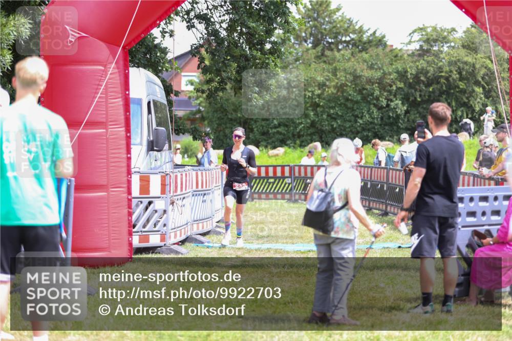 21.06.2026 - 29. Vierlanden-Triathlon Andreas Tolksdorf http://msf.ph/oto/9922703 21.06.2026 14:01:08 Ziel 245 meine-sportfotos.de