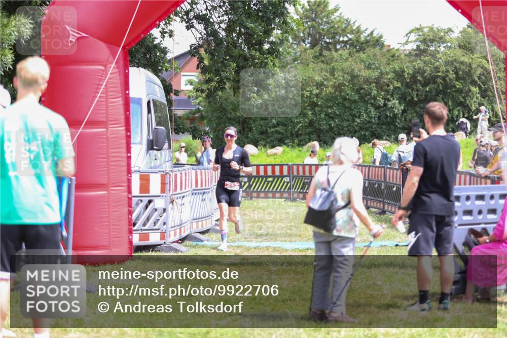 21.06.2026 - 29. Vierlanden-Triathlon Andreas Tolksdorf http://msf.ph/oto/9922706 21.06.2026 14:01:08 Ziel 245 meine-sportfotos.de
