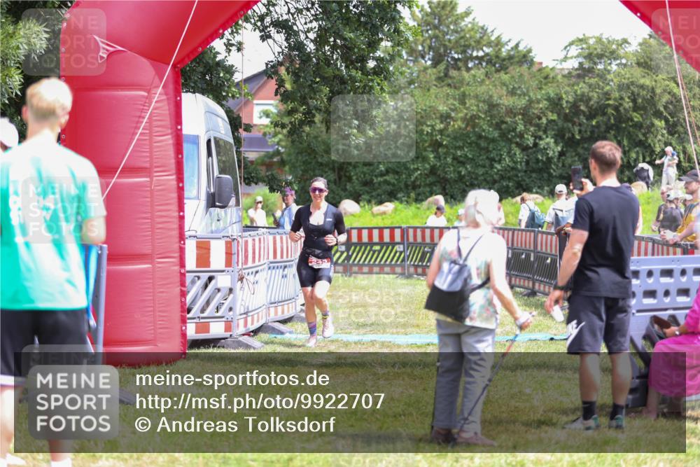 21.06.2026 - 29. Vierlanden-Triathlon Andreas Tolksdorf http://msf.ph/oto/9922707 21.06.2026 14:01:08 Ziel 245 meine-sportfotos.de
