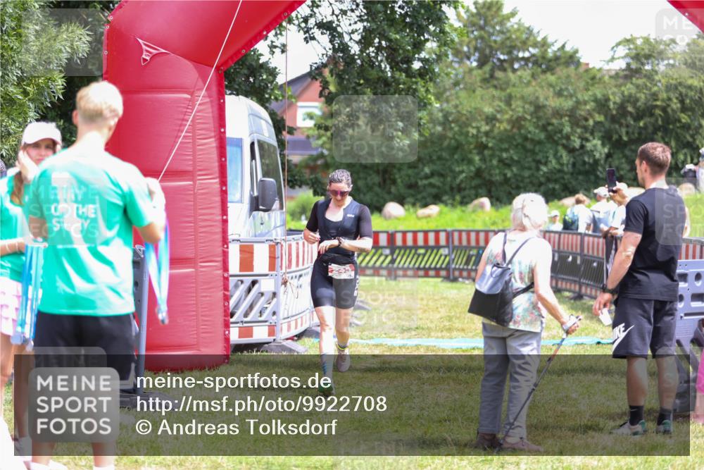 21.06.2026 - 29. Vierlanden-Triathlon Andreas Tolksdorf http://msf.ph/oto/9922708 21.06.2026 14:01:09 Ziel 245 meine-sportfotos.de