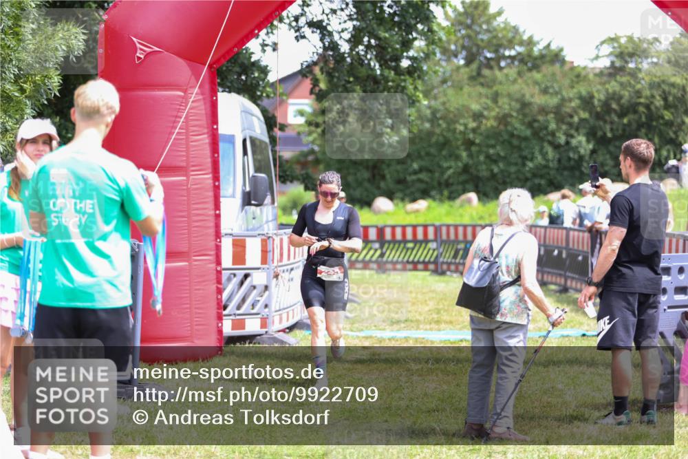 21.06.2026 - 29. Vierlanden-Triathlon Andreas Tolksdorf http://msf.ph/oto/9922709 21.06.2026 14:01:09 Ziel 245 meine-sportfotos.de
