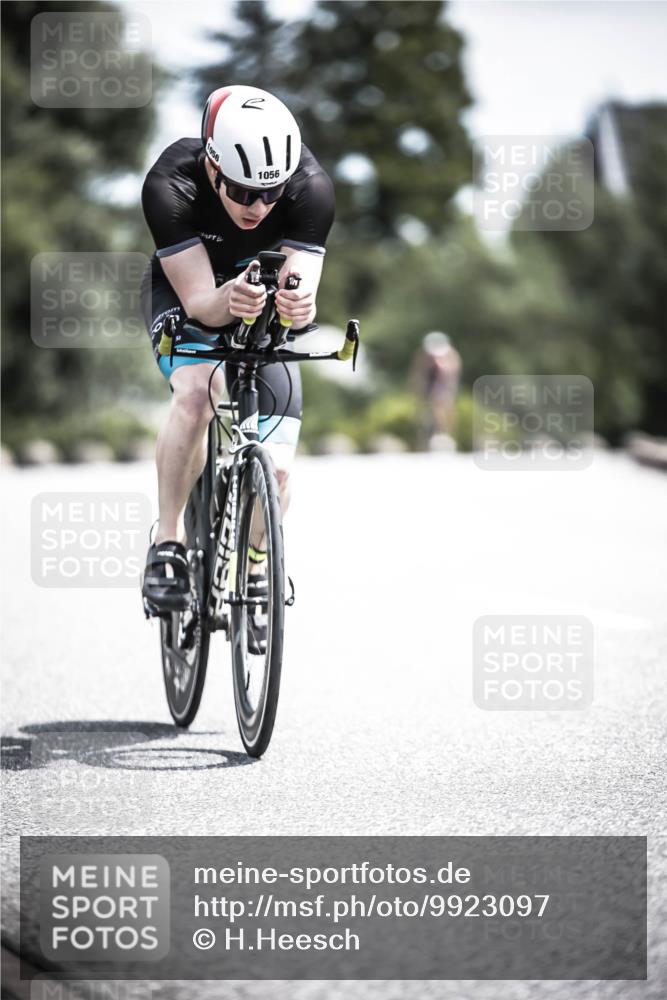 21.06.2026 - 29. Vierlanden-Triathlon H.Heesch http://msf.ph/oto/9923097 21.06.2026 13:02:33 Radfahren 1056, 1056 meine-sportfotos.de