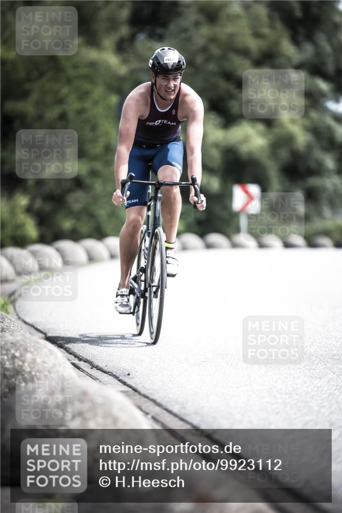 21.06.2026 - 29. Vierlanden-Triathlon H.Heesch http://msf.ph/oto/9923112 21.06.2026 13:02:39 Radfahren 1049 meine-sportfotos.de