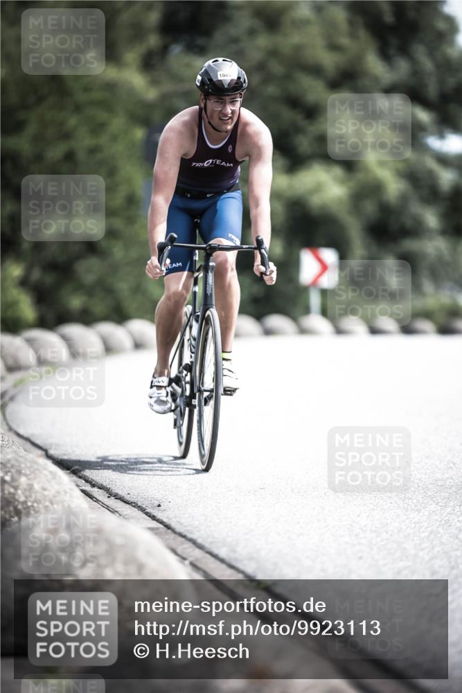 21.06.2026 - 29. Vierlanden-Triathlon H.Heesch http://msf.ph/oto/9923113 21.06.2026 13:02:39 Radfahren 1049 meine-sportfotos.de