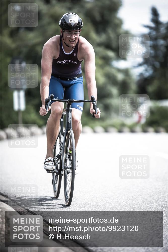 21.06.2026 - 29. Vierlanden-Triathlon H.Heesch http://msf.ph/oto/9923120 21.06.2026 13:02:40 Radfahren 1049, 453 meine-sportfotos.de