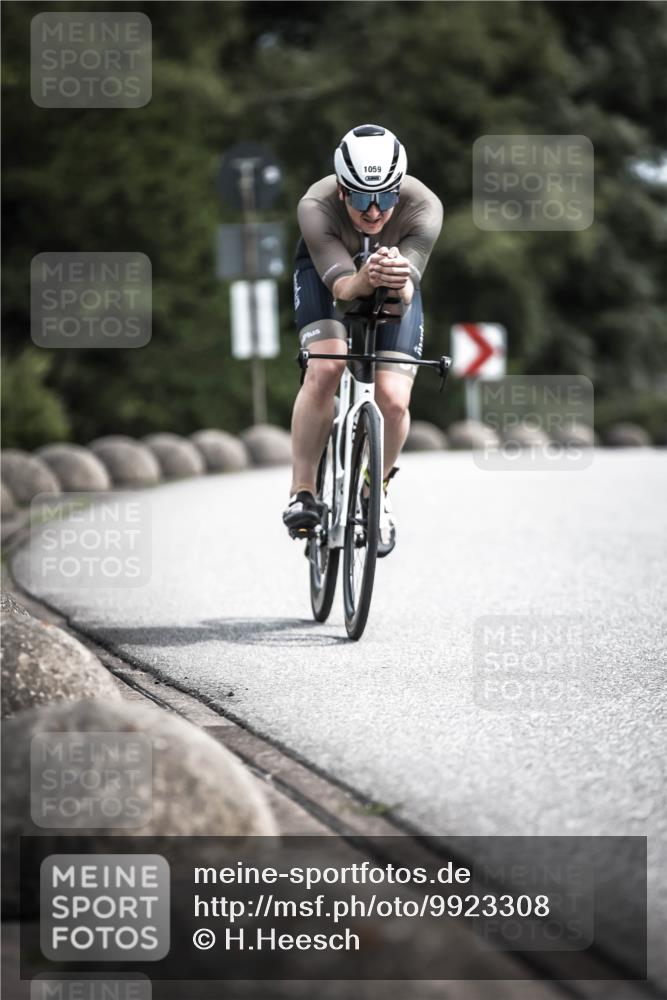21.06.2026 - 29. Vierlanden-Triathlon H.Heesch http://msf.ph/oto/9923308 21.06.2026 13:04:15 Radfahren 11, 1059 meine-sportfotos.de