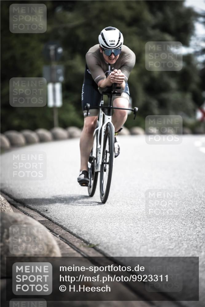 21.06.2026 - 29. Vierlanden-Triathlon H.Heesch http://msf.ph/oto/9923311 21.06.2026 13:04:15 Radfahren 11, 1059 meine-sportfotos.de
