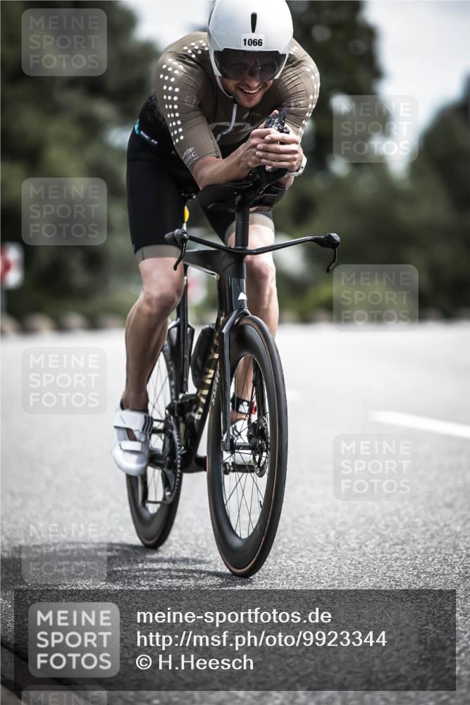 21.06.2026 - 29. Vierlanden-Triathlon H.Heesch http://msf.ph/oto/9923344 21.06.2026 13:04:21 Radfahren 1066 meine-sportfotos.de