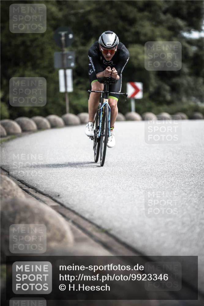 21.06.2026 - 29. Vierlanden-Triathlon H.Heesch http://msf.ph/oto/9923346 21.06.2026 13:04:28 Radfahren 11, 1035 meine-sportfotos.de