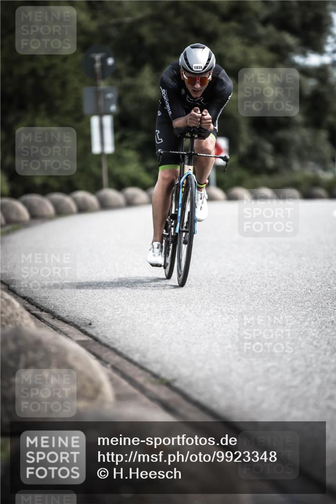21.06.2026 - 29. Vierlanden-Triathlon H.Heesch http://msf.ph/oto/9923348 21.06.2026 13:04:29 Radfahren 11, 1035 meine-sportfotos.de