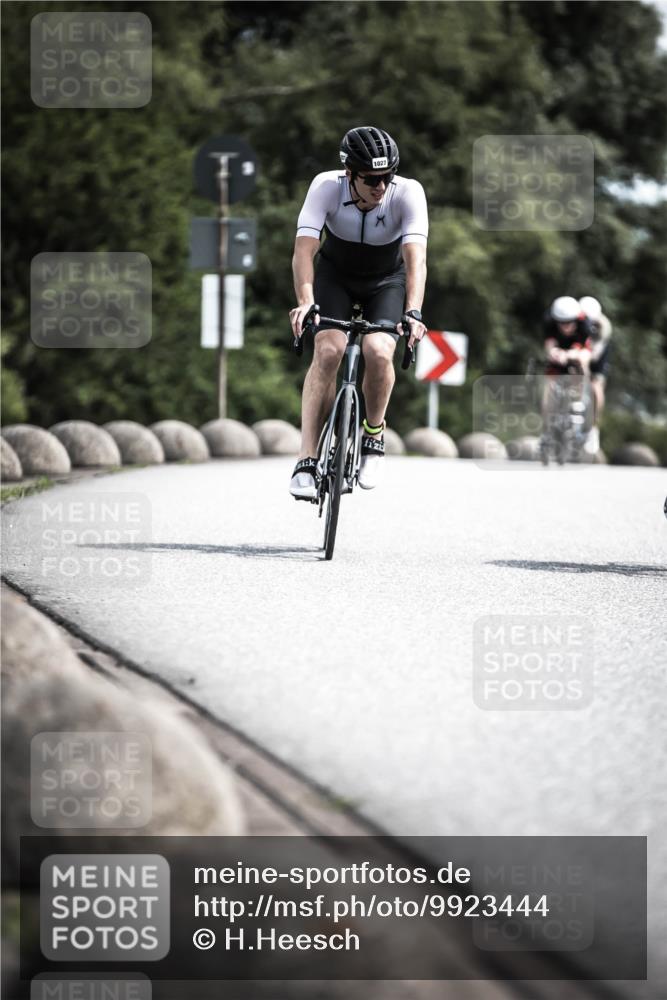 21.06.2026 - 29. Vierlanden-Triathlon H.Heesch http://msf.ph/oto/9923444 21.06.2026 13:05:23 Radfahren 11, 1027 meine-sportfotos.de
