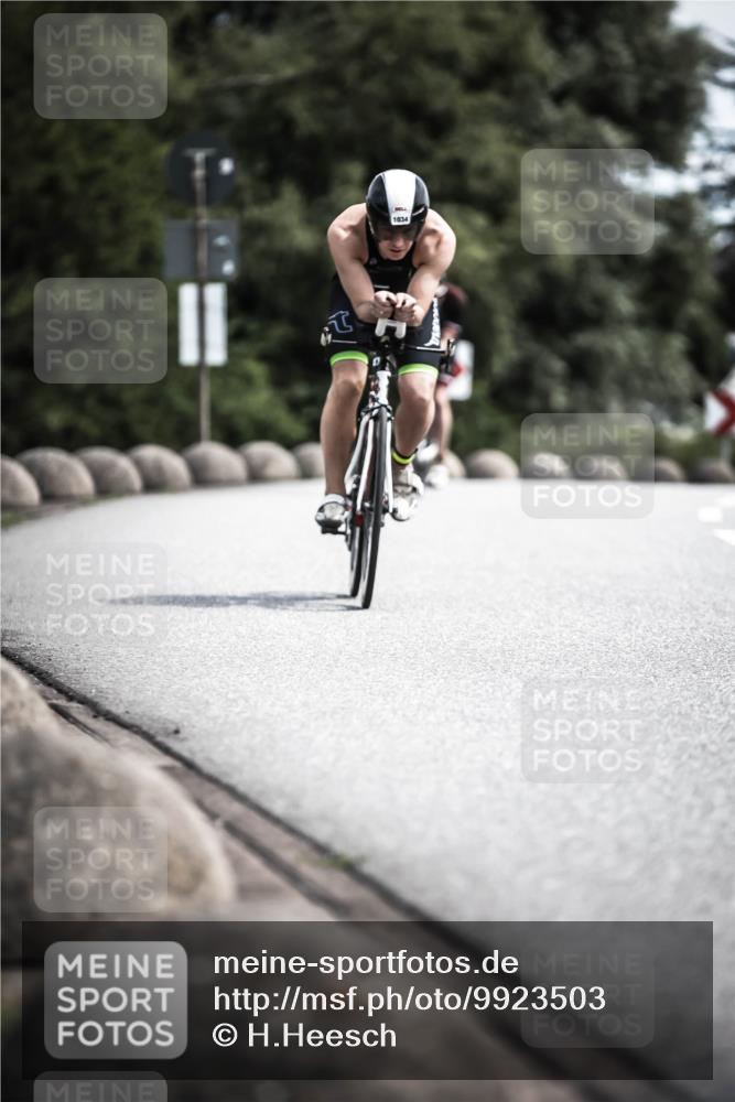 21.06.2026 - 29. Vierlanden-Triathlon H.Heesch http://msf.ph/oto/9923503 21.06.2026 13:05:42 Radfahren 1034 meine-sportfotos.de