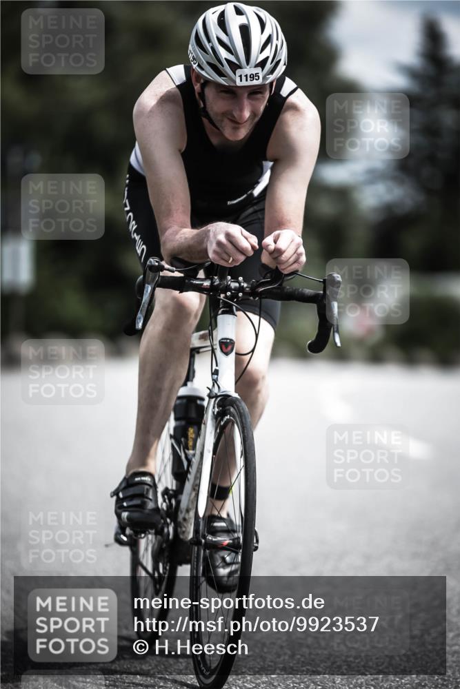 21.06.2026 - 29. Vierlanden-Triathlon H.Heesch http://msf.ph/oto/9923537 21.06.2026 13:30:48 Radfahren 1195 meine-sportfotos.de