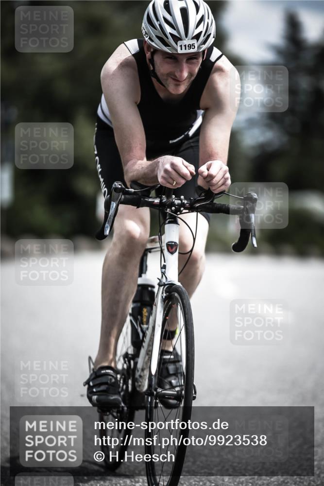 21.06.2026 - 29. Vierlanden-Triathlon H.Heesch http://msf.ph/oto/9923538 21.06.2026 13:30:48 Radfahren 1195, 1195 meine-sportfotos.de
