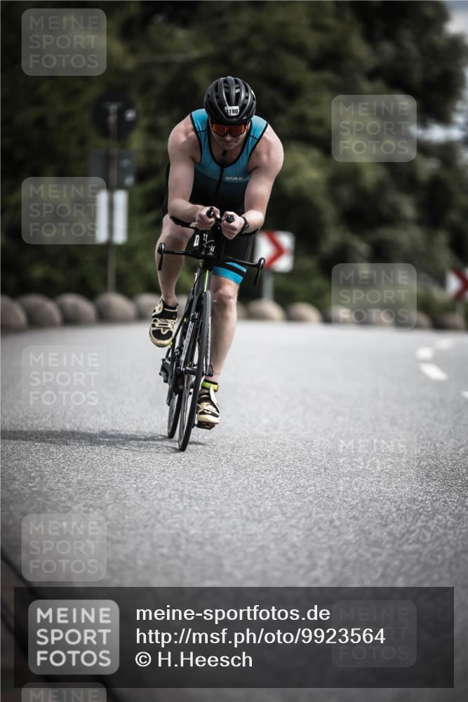 21.06.2026 - 29. Vierlanden-Triathlon H.Heesch http://msf.ph/oto/9923564 21.06.2026 13:31:19 Radfahren 1180 meine-sportfotos.de