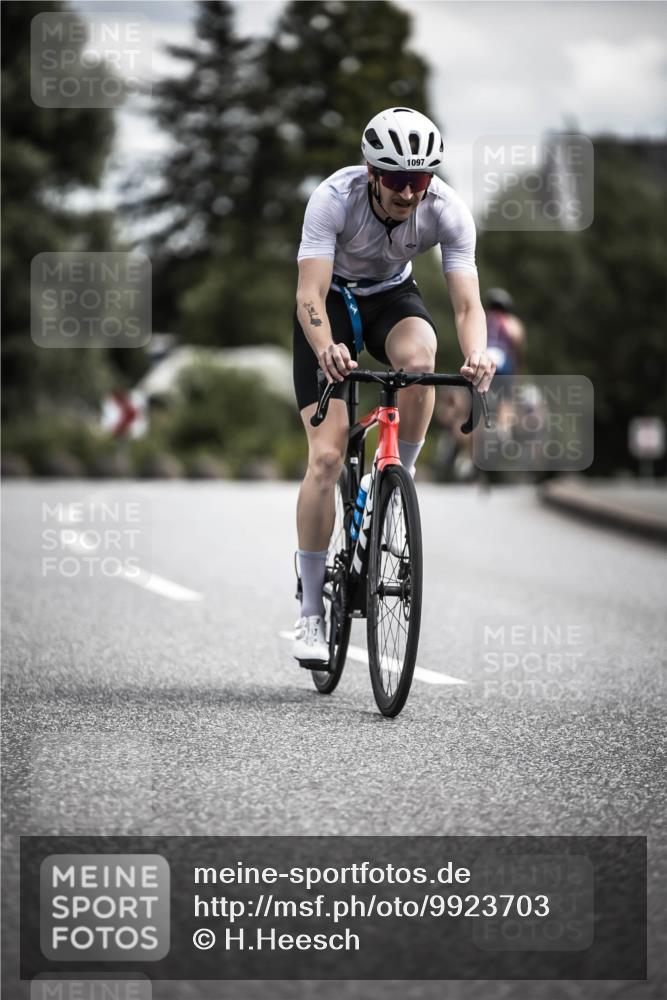 21.06.2026 - 29. Vierlanden-Triathlon H.Heesch http://msf.ph/oto/9923703 21.06.2026 13:32:36 Radfahren 1097 meine-sportfotos.de