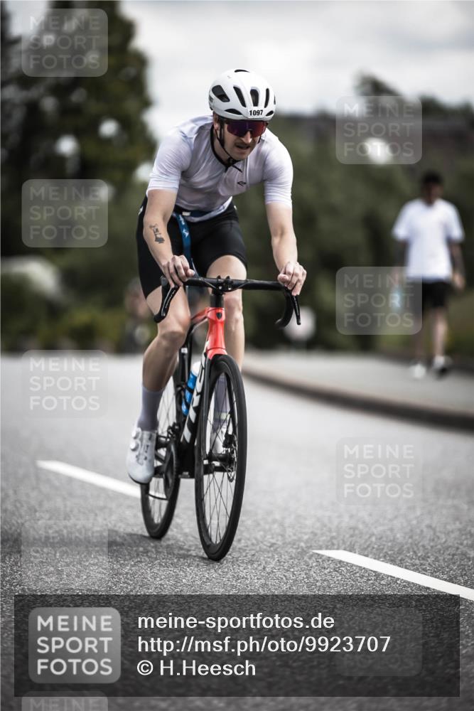 21.06.2026 - 29. Vierlanden-Triathlon H.Heesch http://msf.ph/oto/9923707 21.06.2026 13:32:36 Radfahren 1097 meine-sportfotos.de
